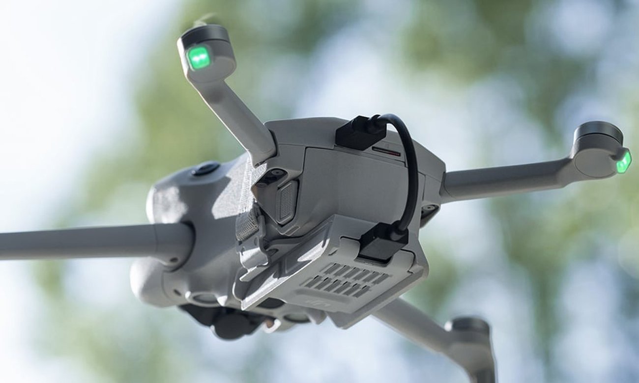 Zestaw montażowy Cellular Dongle 2 do DJI Mini 4 Pro - Grafika lifestyle