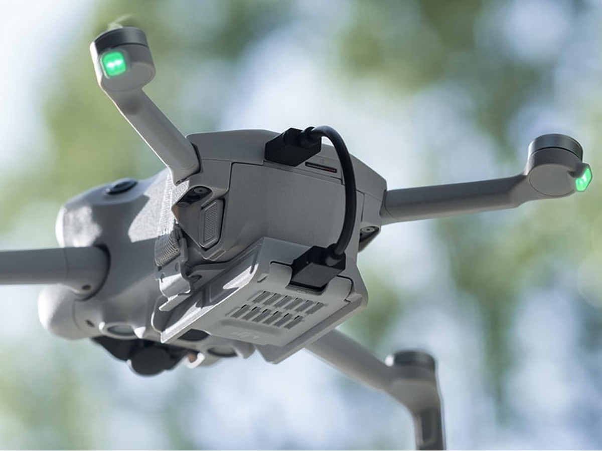 Zestaw montażowy Cellular Dongle 2 do DJI Mini 4 Pro - Grafika lifestyle