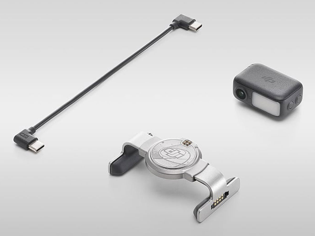 Zestaw śledzący Tracking Kit DJI Osmo Mobile 7 - Widok od przodu pod kątem, grafika z tłem