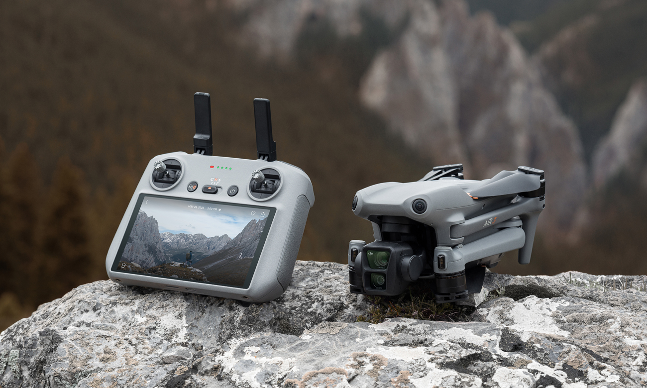 Aparatura sterująca DJI RC 2 - Grafika lifestyle