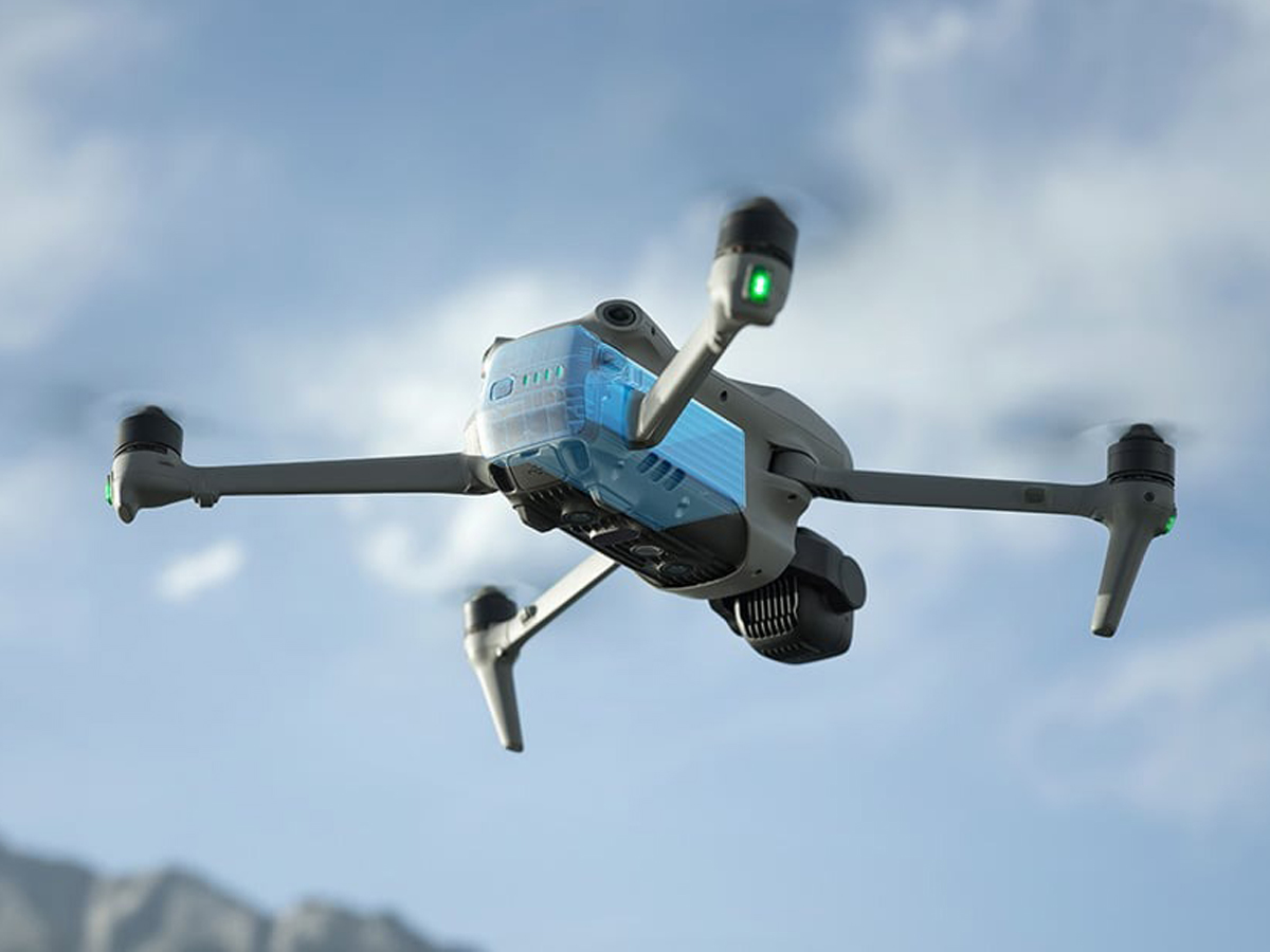 Inteligentny akumulator do drona DJI Air 3S - Grafika lifestyle