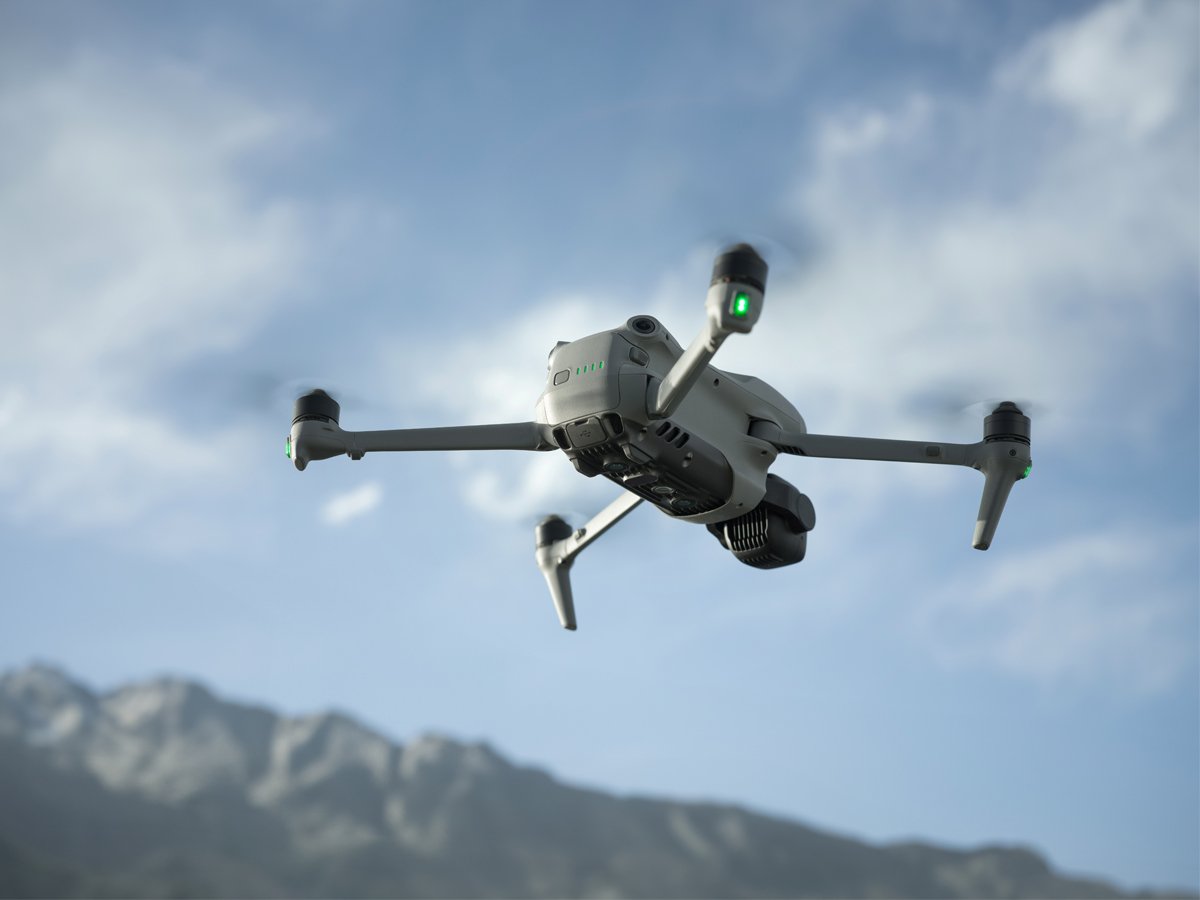 Dron DJI Air 3S - Grafika lifestyle