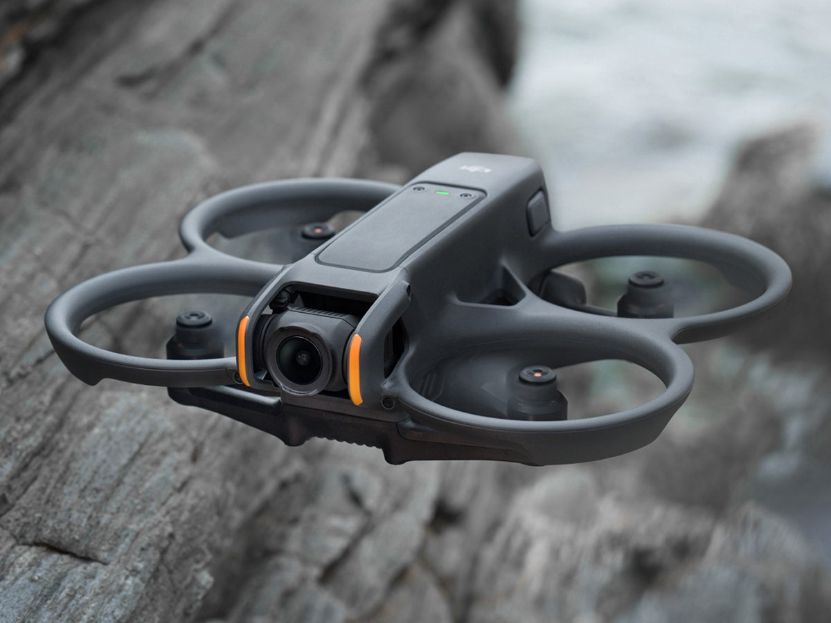 Dron DJI Avata 2 - Grafika lifestyle