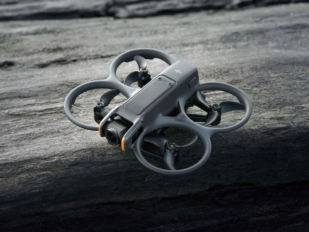 Dron DJI Avata 2 - Grafika lifestyle