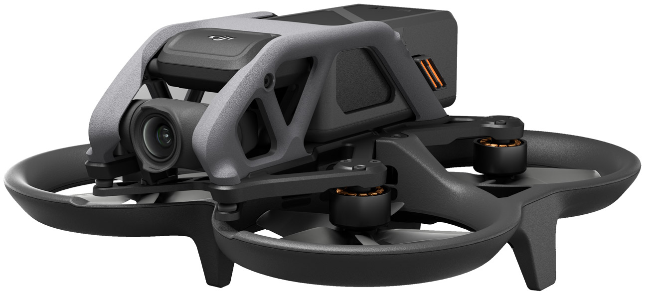 Dron DJI Avata Fly Smart Combo - Widok od przodu pod ktem
