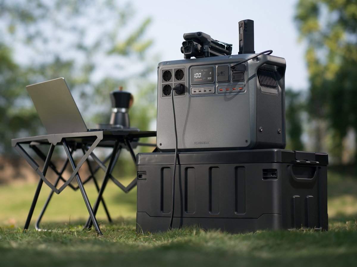 Stacja zasilania DJI Power 2000 - Grafika lifestyle
