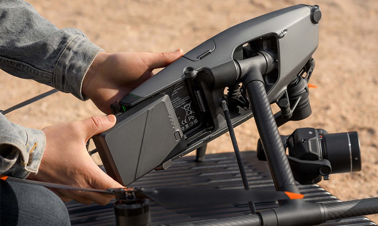 Akumulator DJI TB51 do drona Inspire 3 - Grafika lifestyle