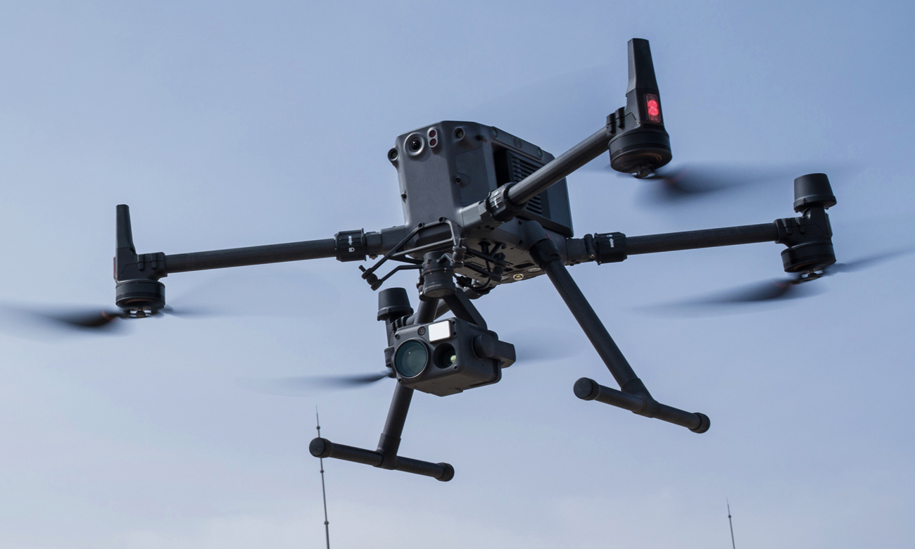 Dron DJI Matrice 350 RTK - Grafika lifestyle