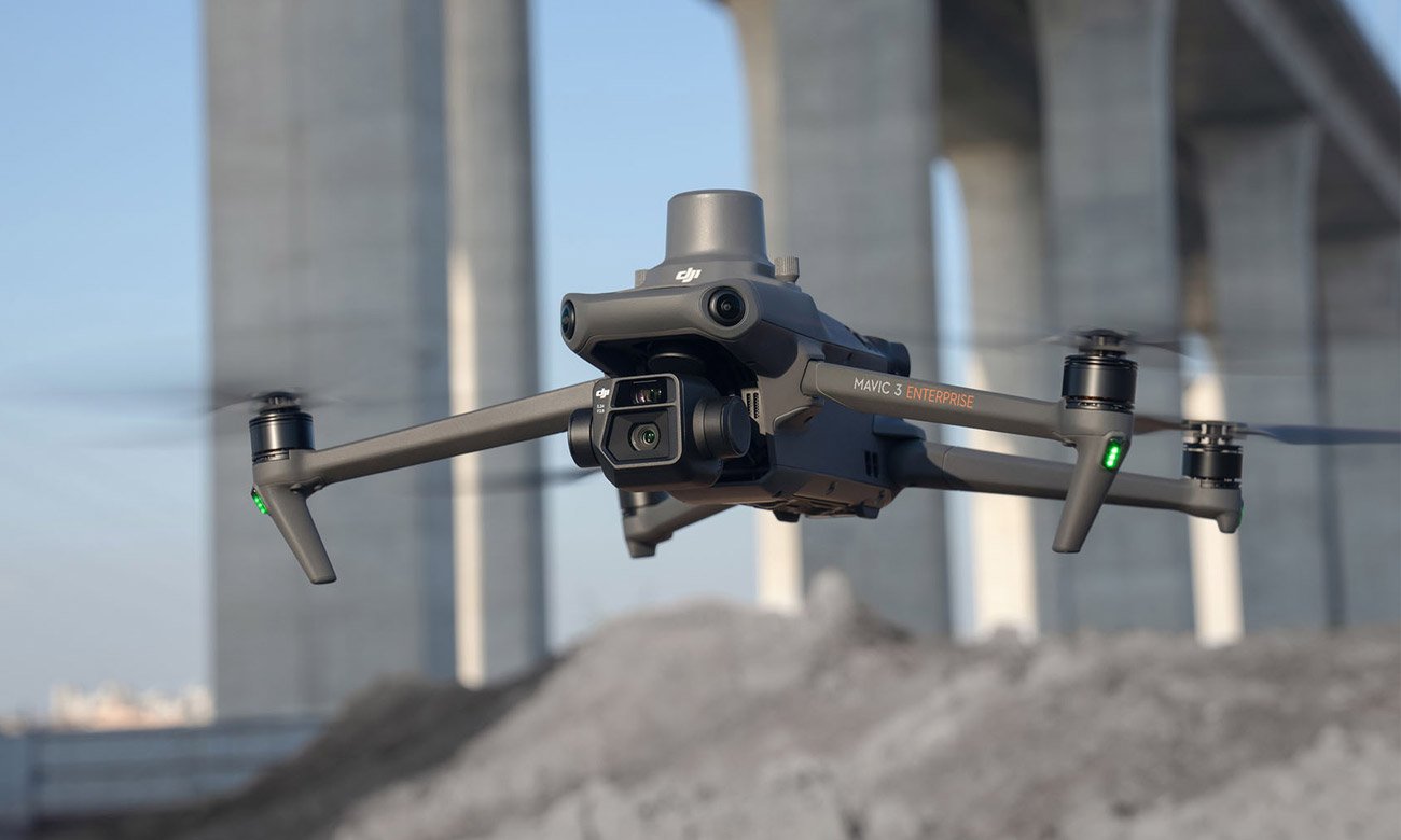 Dron DJI Mavic 3 Enterprise - Wielokierunkowe wykrywanie przeszkód i system APAS 5.0