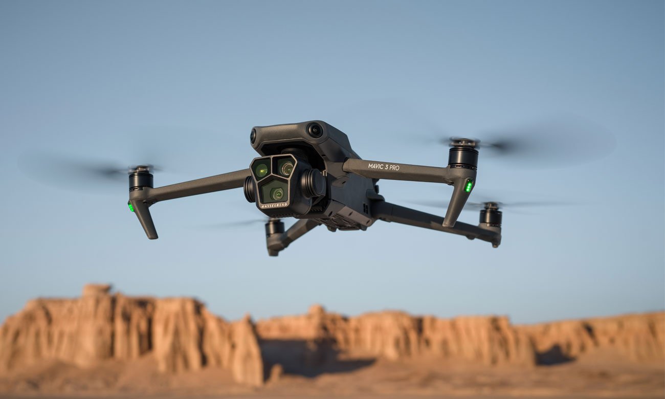 Dron DJI Mavic 3 Pro - Grafika lifestyle