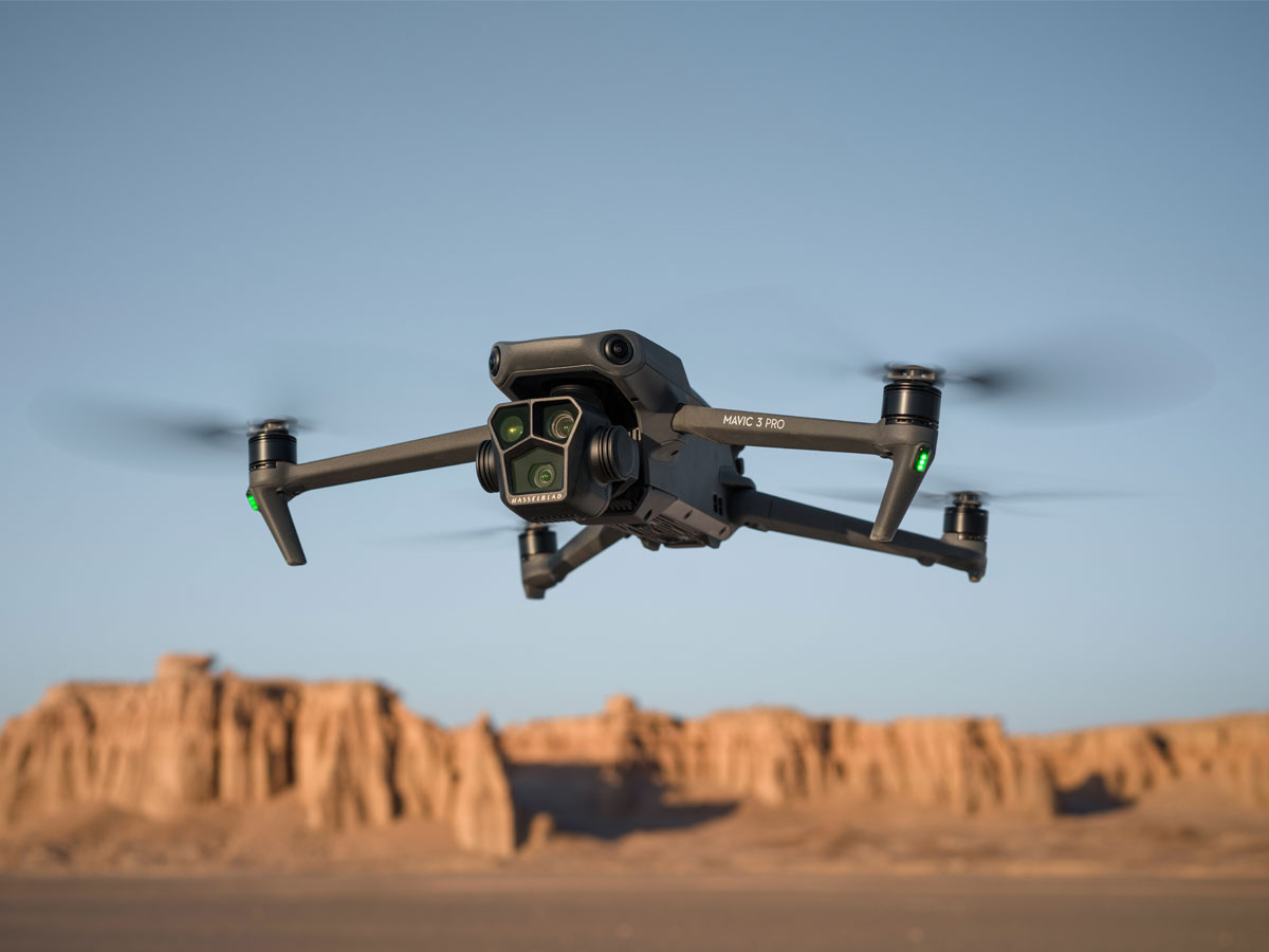 Dron DJI Mavic 3 Pro - Grafika lifestyle
