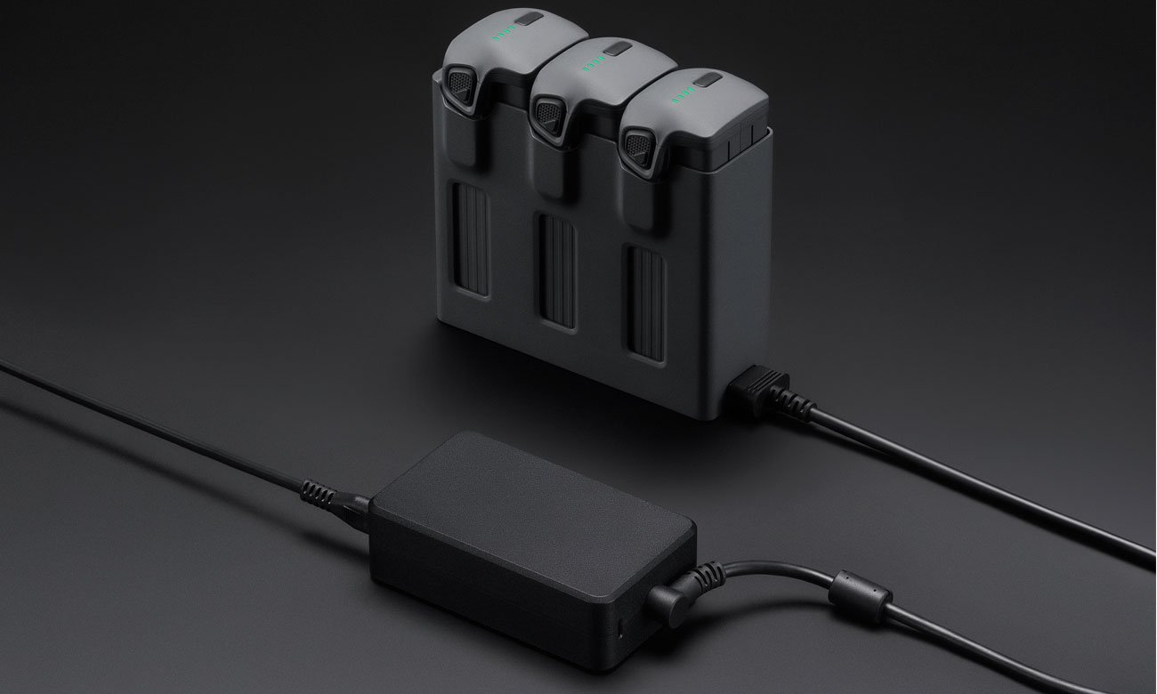 Zasilacz DJI Mavic 240 W - Grafika lifestyle