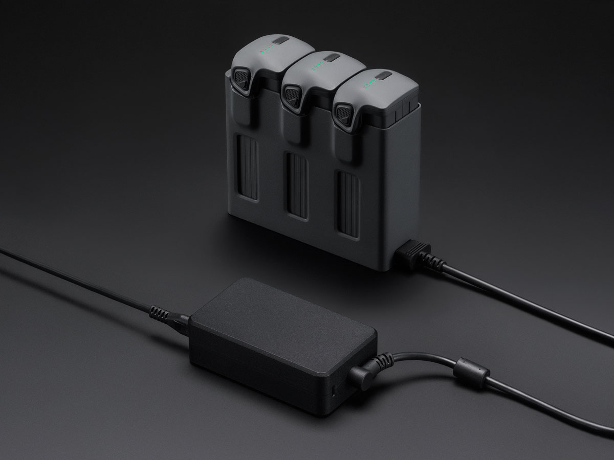 Zasilacz DJI Mavic 240 W - Grafika lifestyle