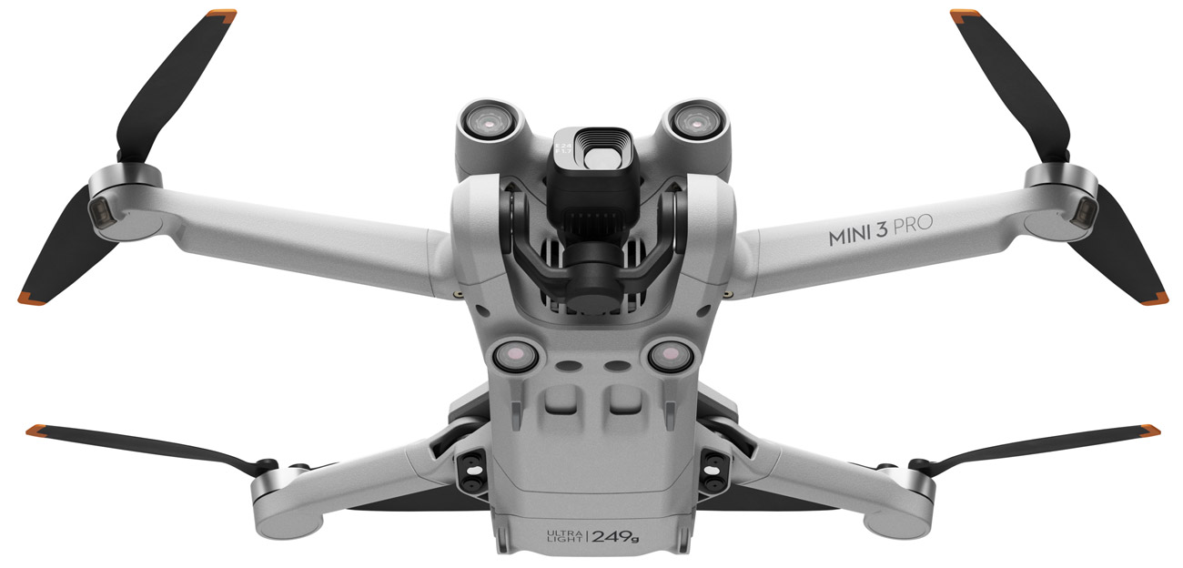 Dron DJI Mini 3 Pro - Widok od przodu pod kątem, widoczna kamera