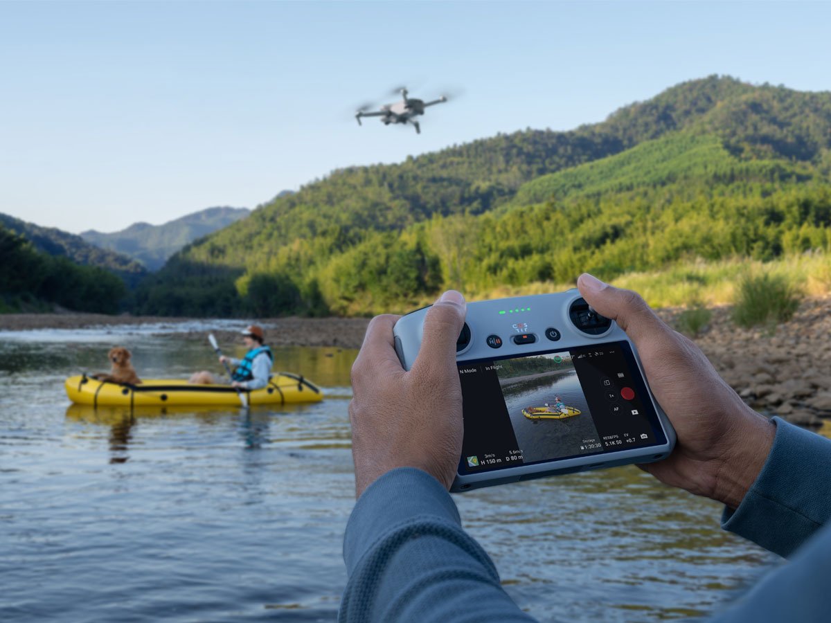 Dron DJI Mini 3 - Grafika lifestyle