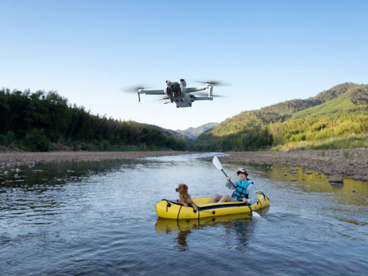 Dron DJI Mini 3 - Grafika lifestyle