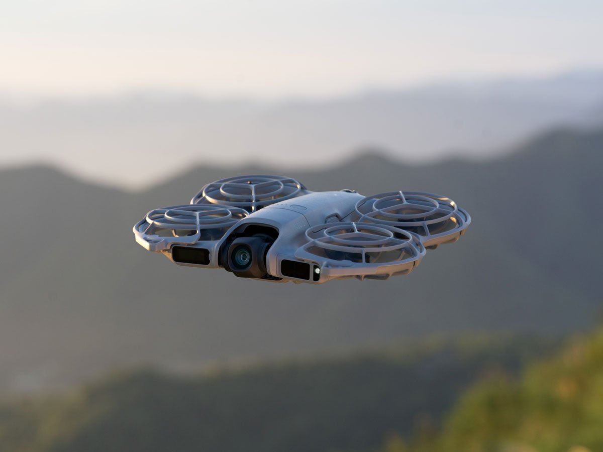 Dron DJI Neo 2  - Grafika lifestyle