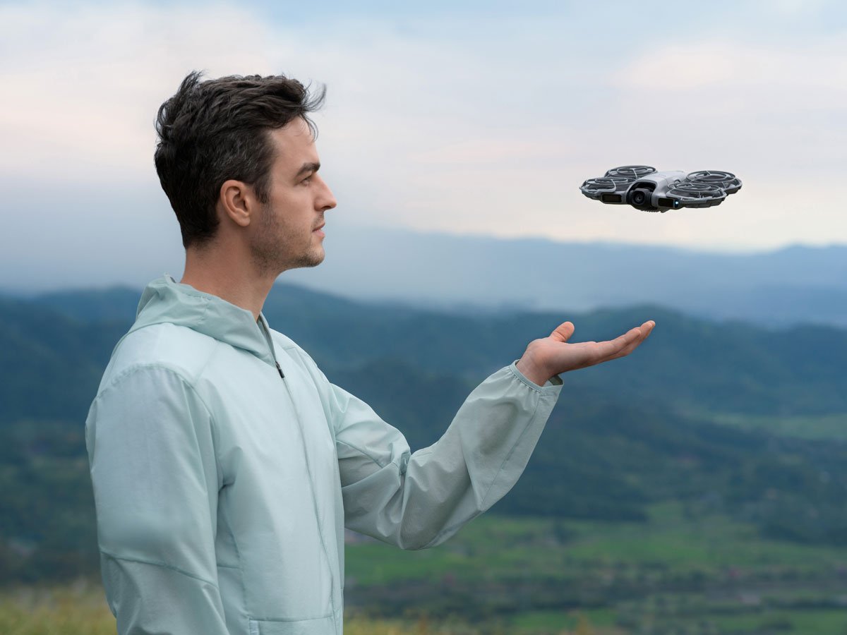 Dron DJI Neo 2  - Grafika lifestyle