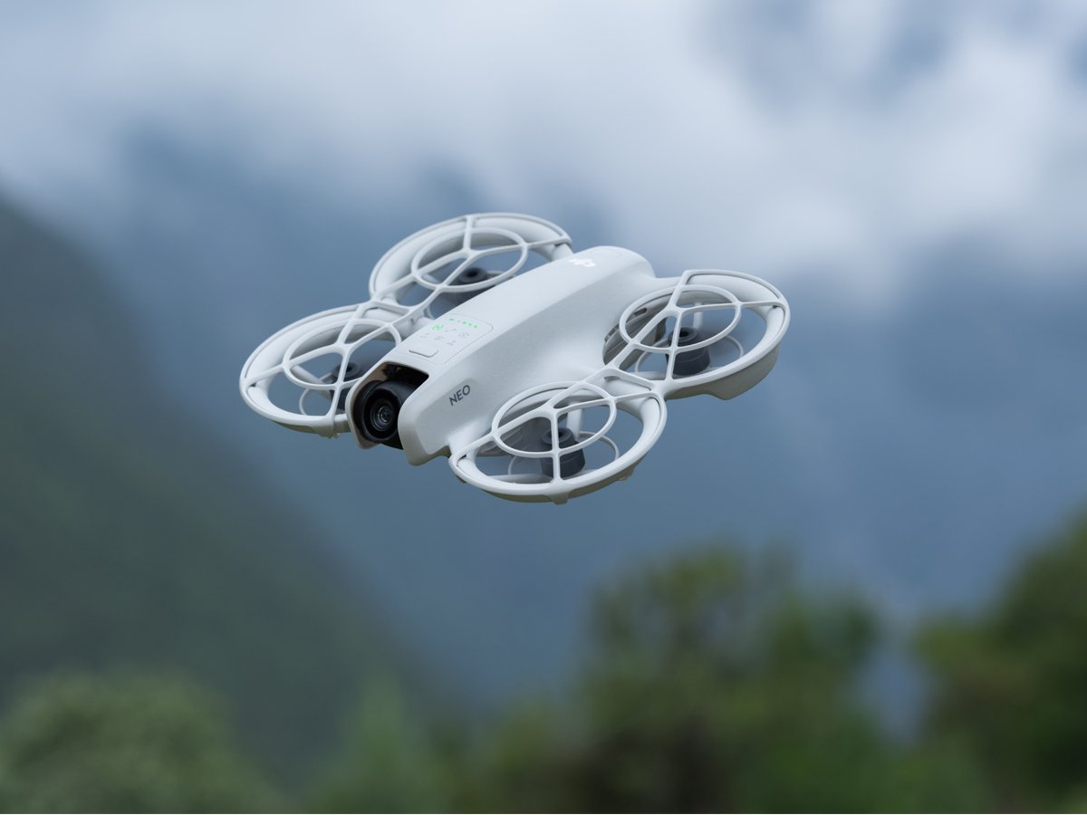 Dron DJI Neo - Grafika lifestyle