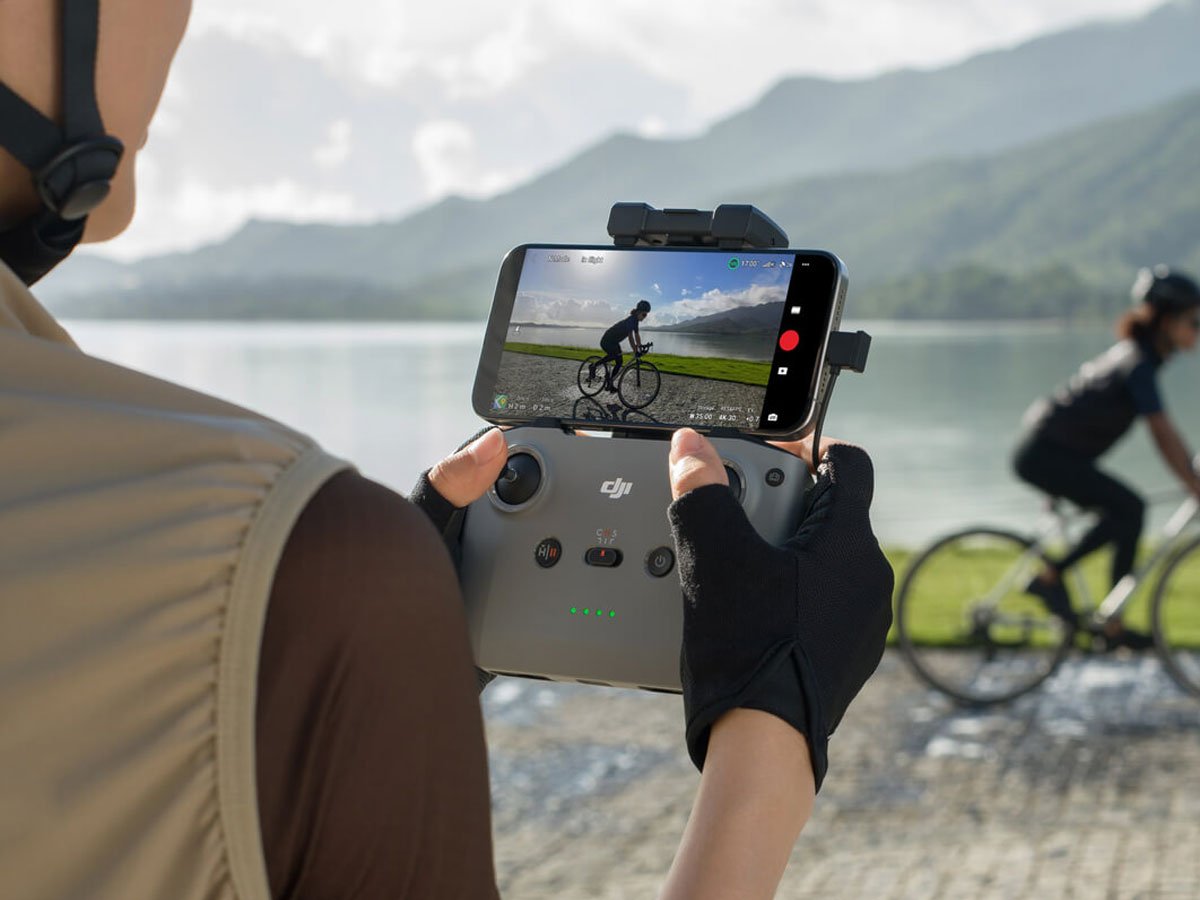 DJI RC-N3 Remote Controller - Grafika lifestyle