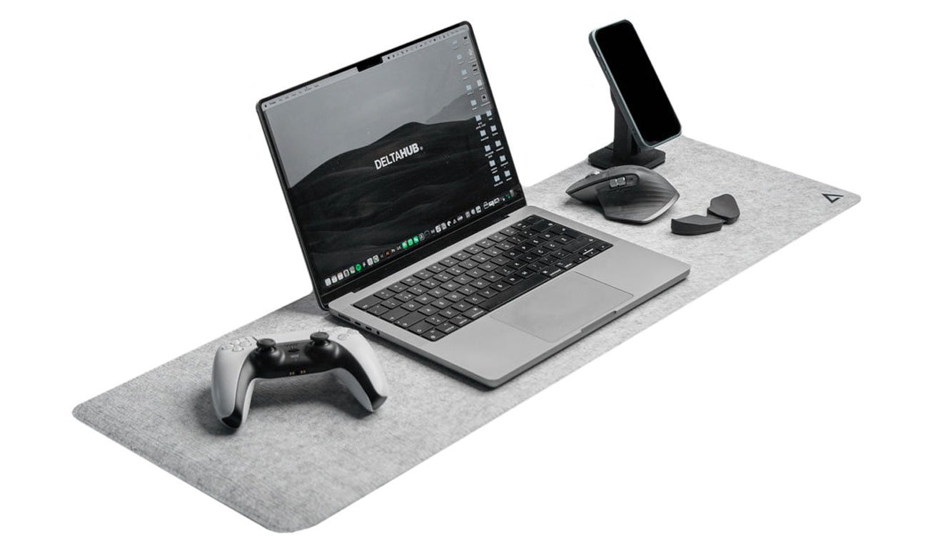 Deltahub Minimalistic Desk Pad - Light Grey