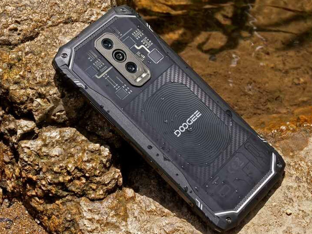 Smartfon Doogee Blade 10 Ultra oparty o skałę