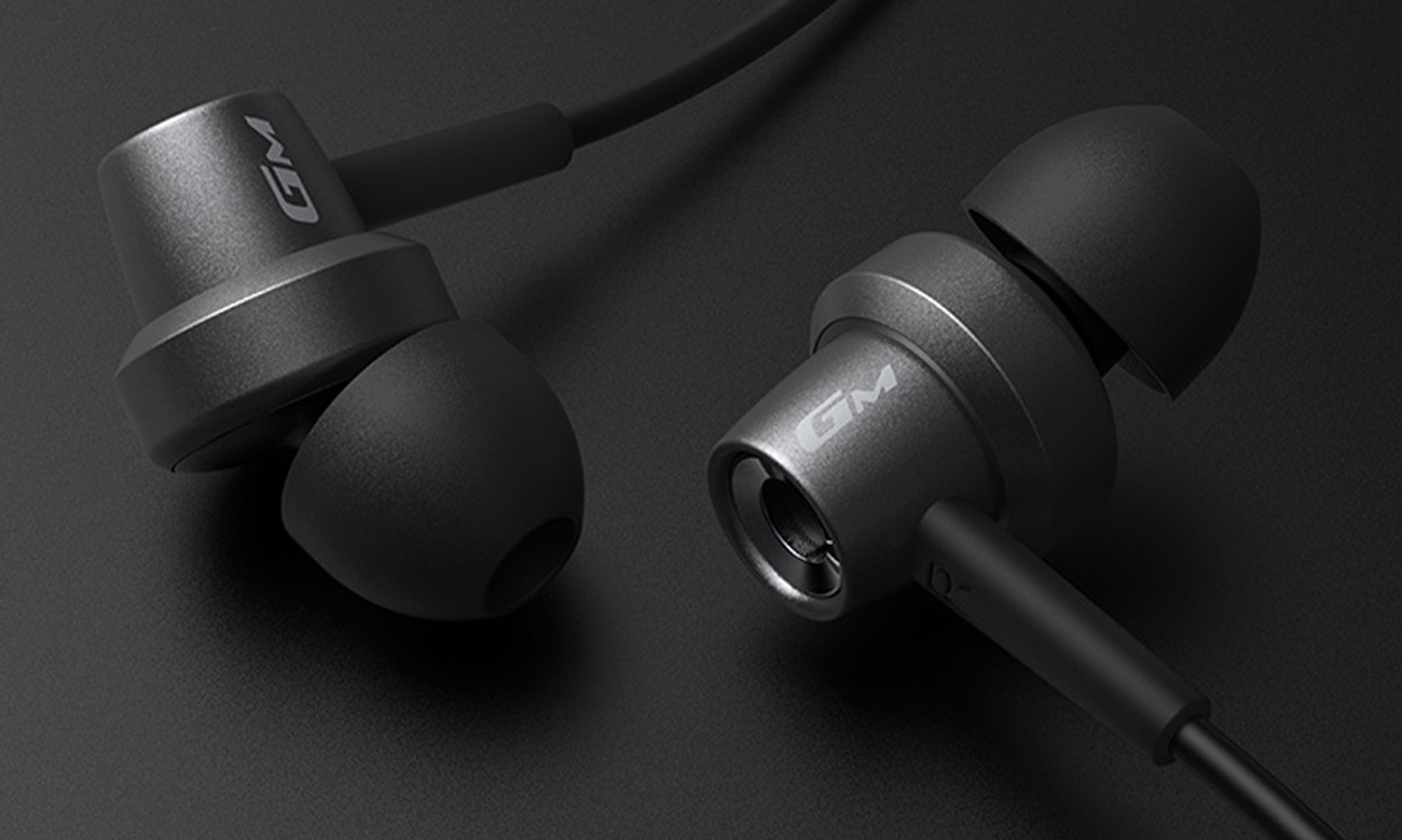 Słuchawki dokanałowe przewodowe Edifier HECATE GM260 Plus Czarne - Grafika lifestyle