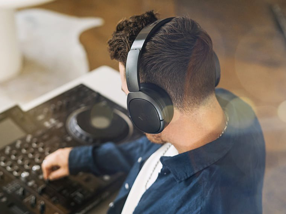 Słuchawki bezprzewodowe Edifier STAX S5 Czarne - Grafika lifestyle