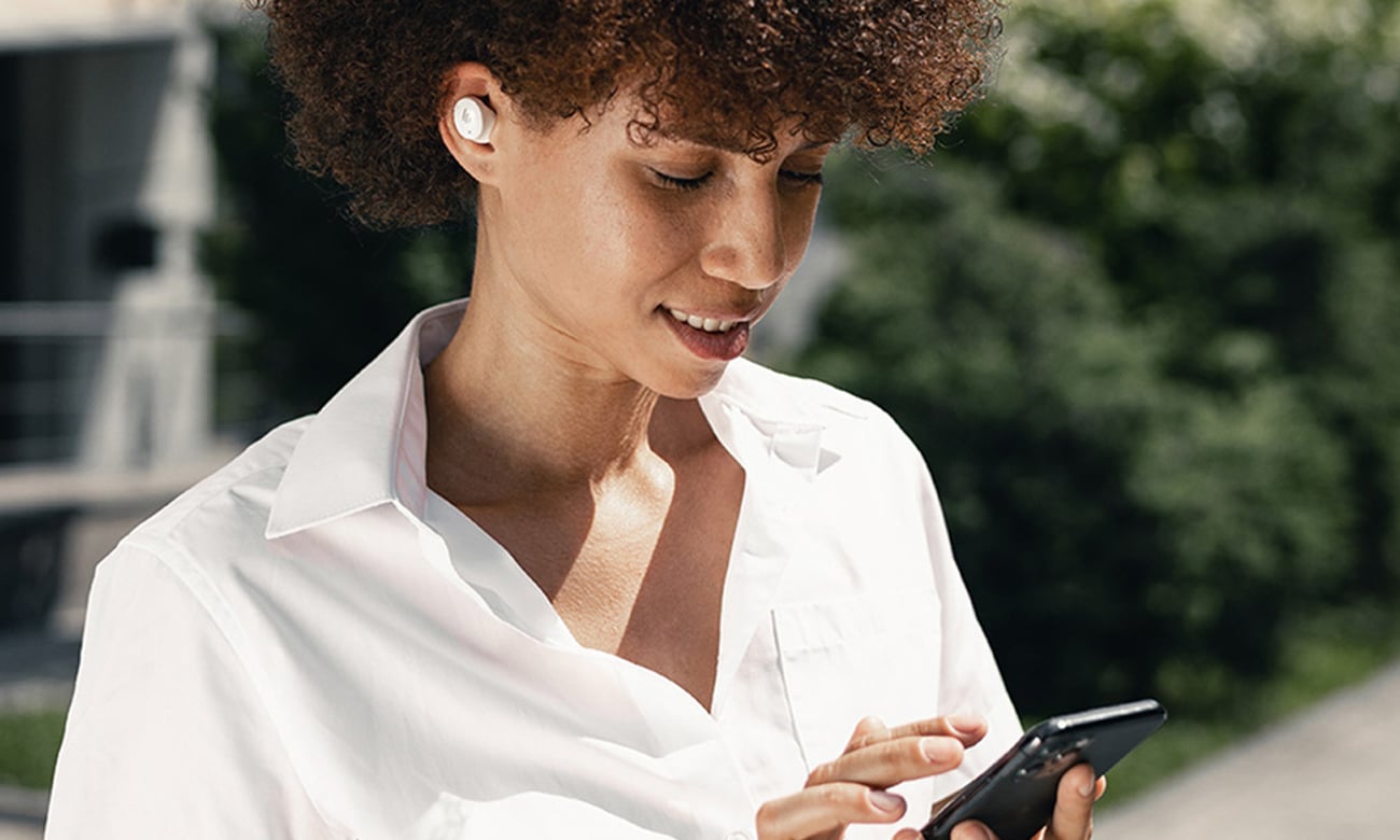 Słuchawki bezprzewodowe Edifier TWS1 Pro 2 ANC Białe - Grafika lifestyle