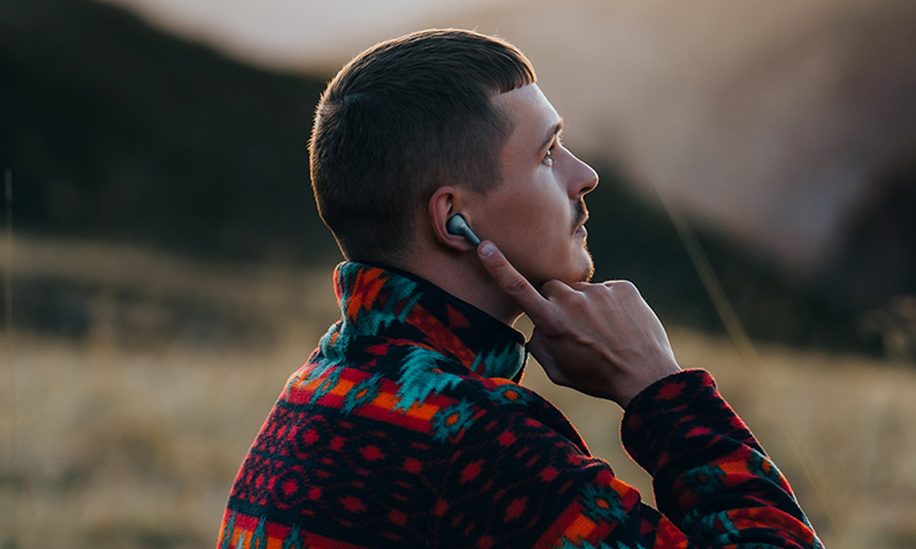 Słuchawki bezprzewodowe Edifier X2 Niebieskie - Grafika lifestyle