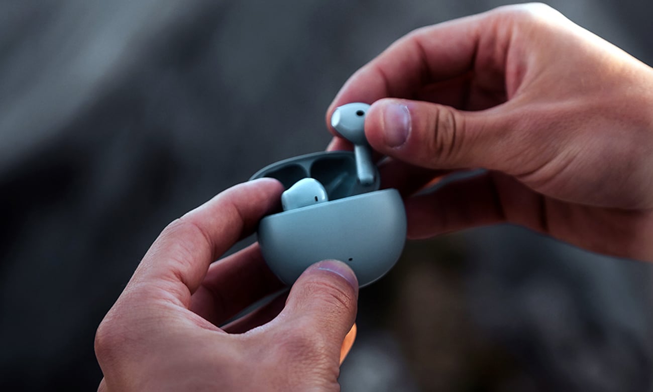 Słuchawki bezprzewodowe Edifier X2 Niebieskie - Grafika lifestyle