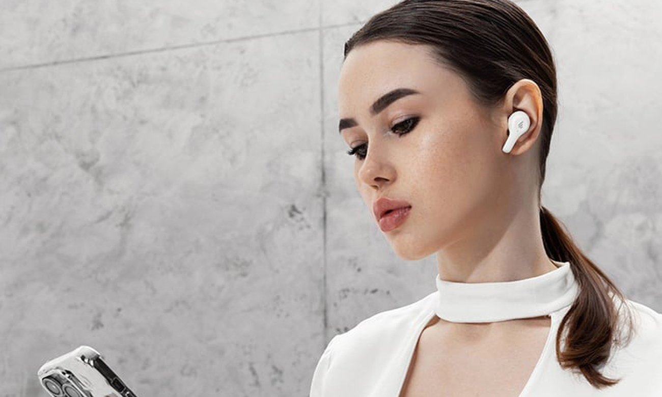 Słuchawki bezprzewodowe Edifier X5 Lite Białe - Grafika lifestyle