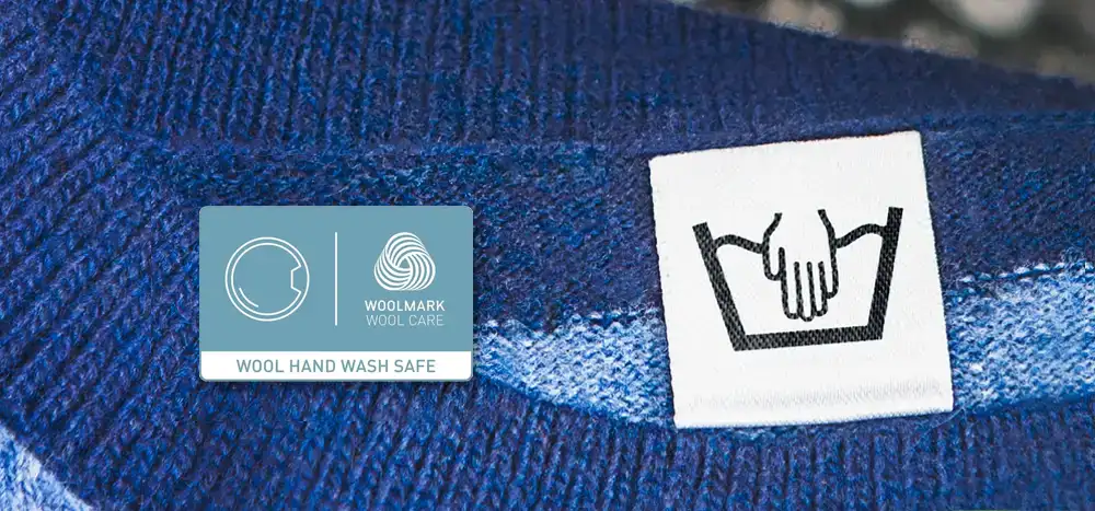 Niebieski sweter z naniesioną ikoną Woolmark Blue