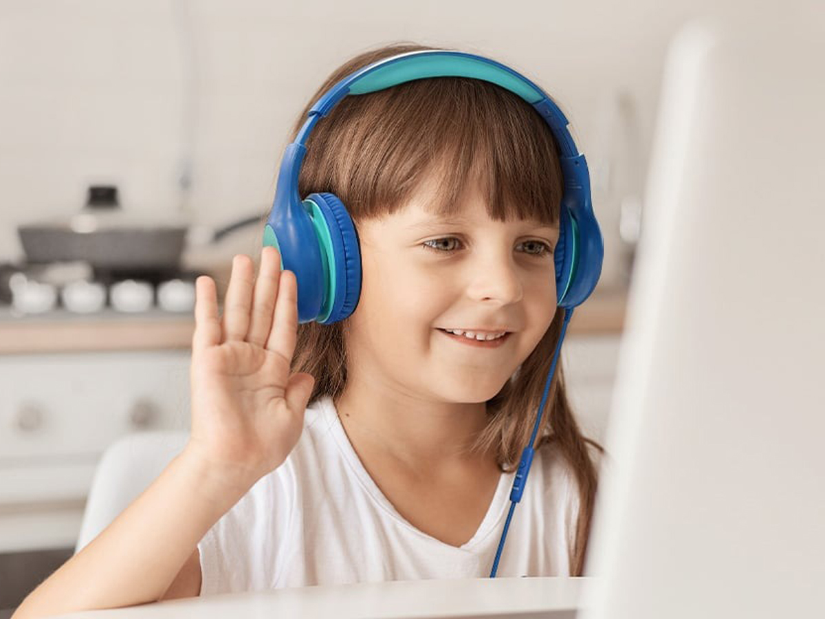Słuchawki nauszne EarFun Kids K1 - Grafika lifestyle