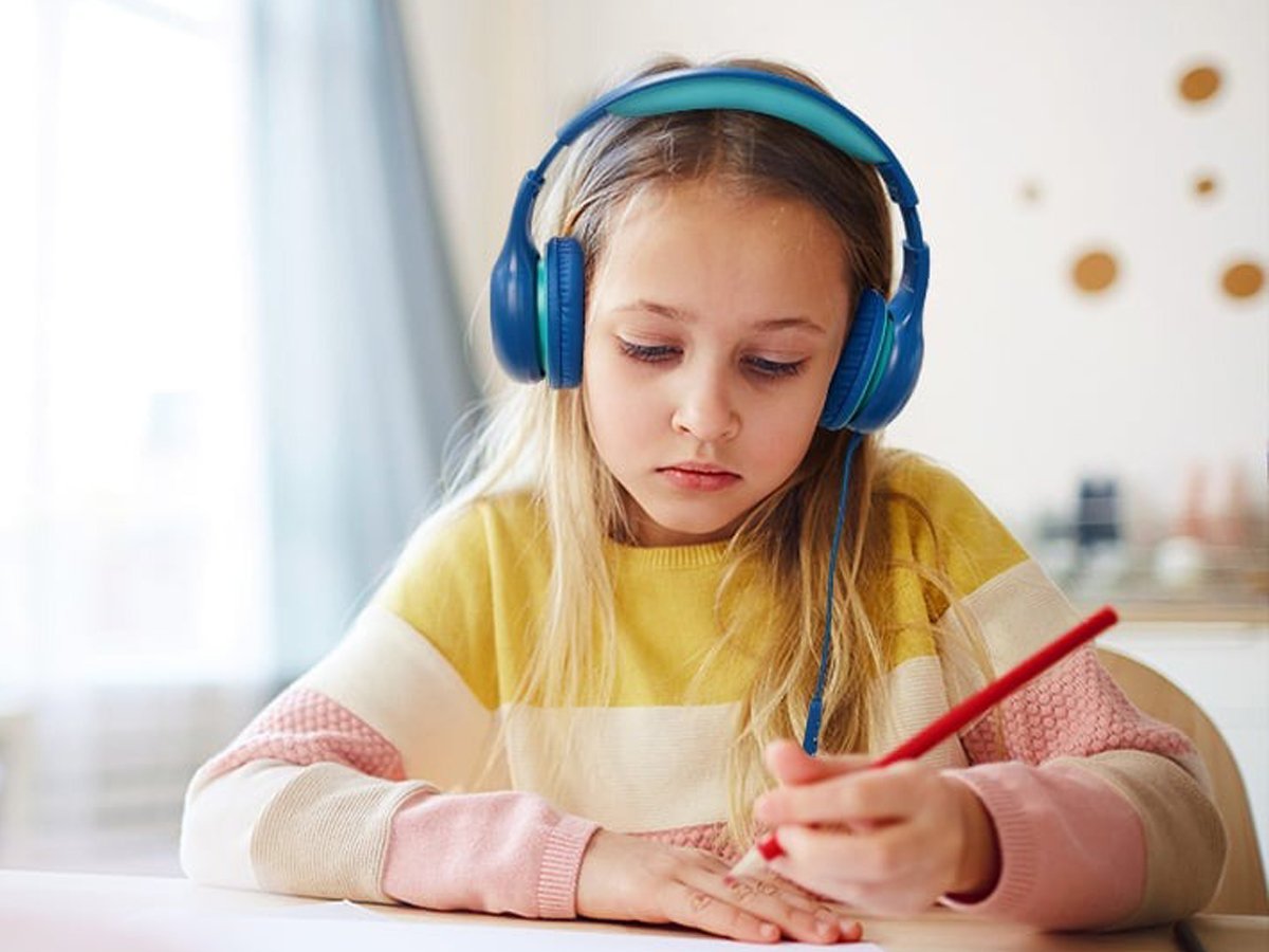 Słuchawki nauszne EarFun Kids K1 - Grafika lifestyle