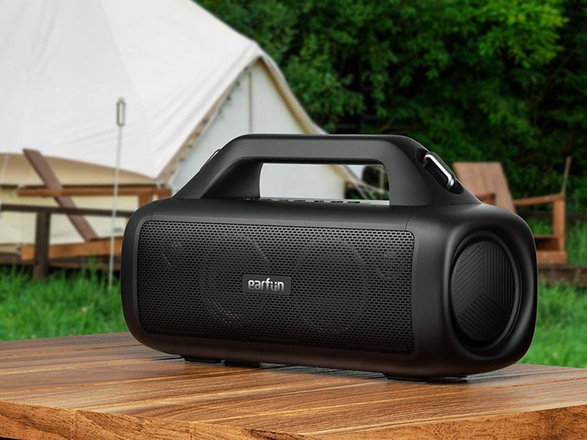 Głośnik bezprzewodowy Bluetooth EarFun UBOOM X - Grafika lifestyle