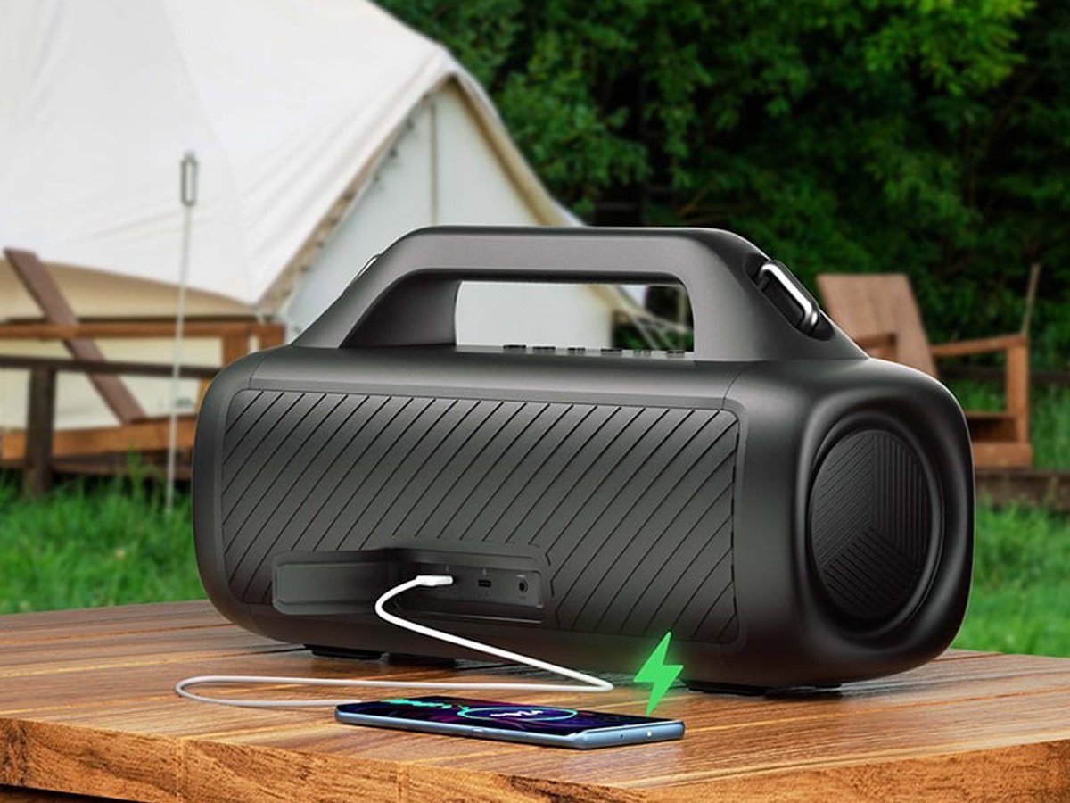 Głośnik bezprzewodowy Bluetooth EarFun UBOOM X - Grafika lifestyle