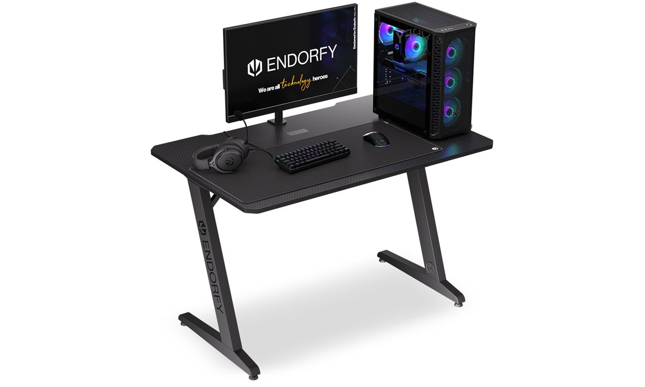 Biurko gamingowe ENDORFY Atlas S z umieszczonym na nim sprzętem komputerowym