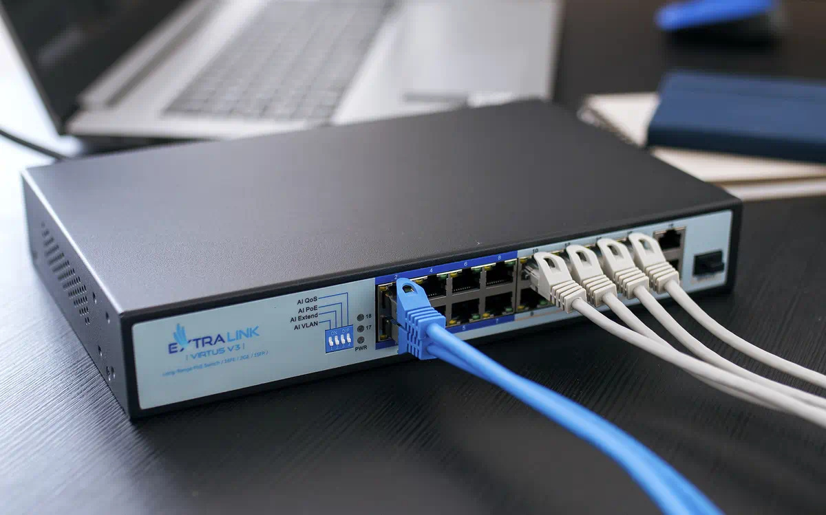 Extralink VIRTUS V3 | Switch PoE | 16x 100Mb/s PoE/PoE+, 2x Gigabit RJ45 + 1x SFP, 150W