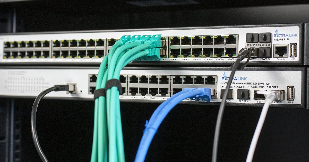 Extralink Hypnos | Switch | 24x RJ45 1000Mb/s, 4x SFP+, L3, zarządzalny