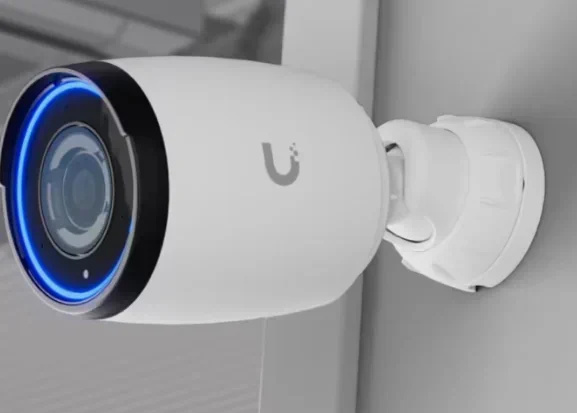 Ubiquiti UVC-AI-Pro White | Kamera IP | 4K Ultra HD 30fps, IP65, 1x RJ45 1000Mbps PoE, 3x zoom optyczny