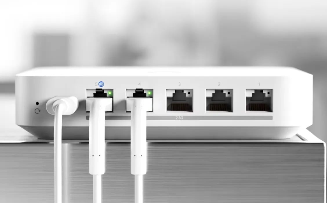 Ubiquiti UCG-MAX-EU | Kontroler | Gateway, 512 GB NVMe SSD, 4x 2.5G LAN, 1x 2.5G WAN
