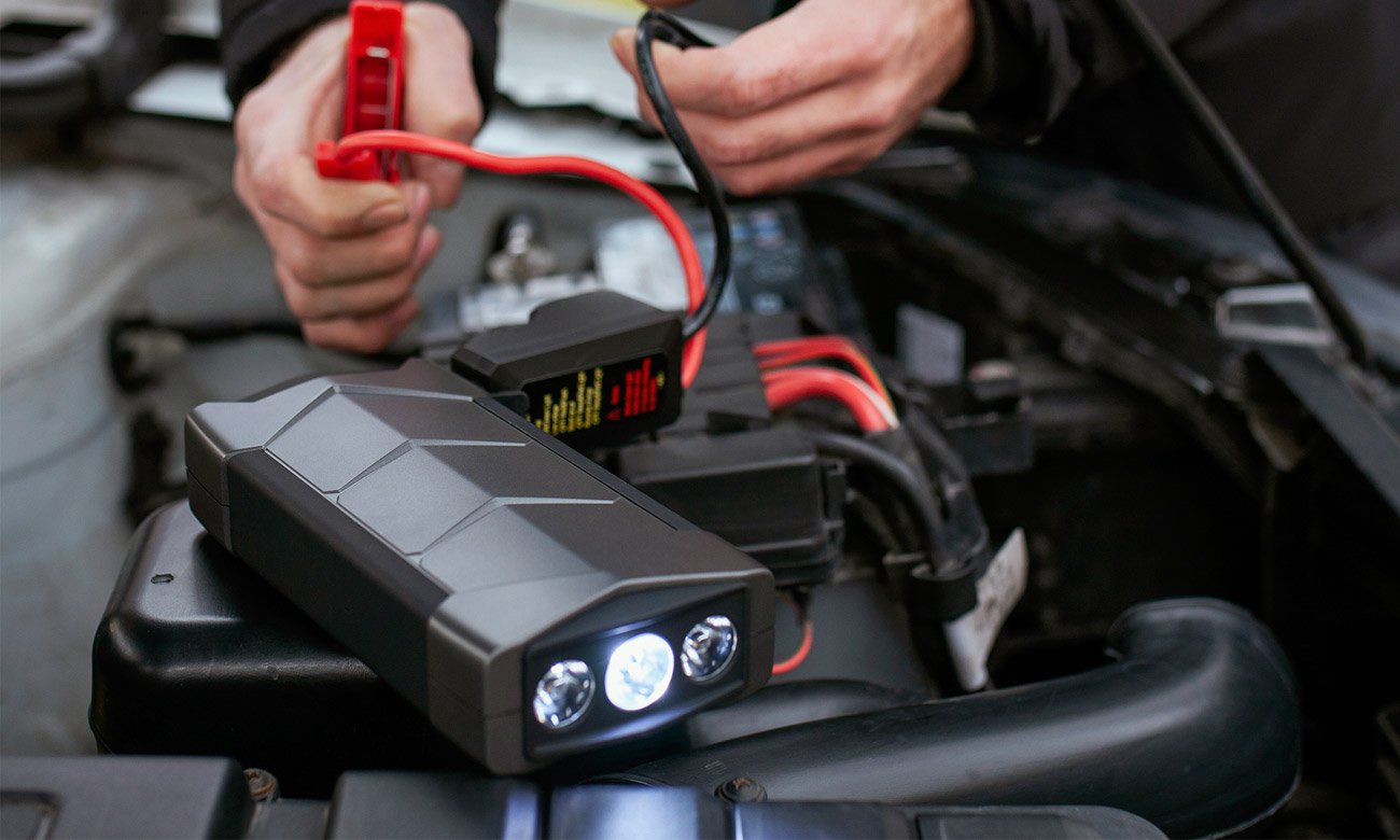 ExtraLink Jump Starter Max 7 podczas ładowania akumulatora