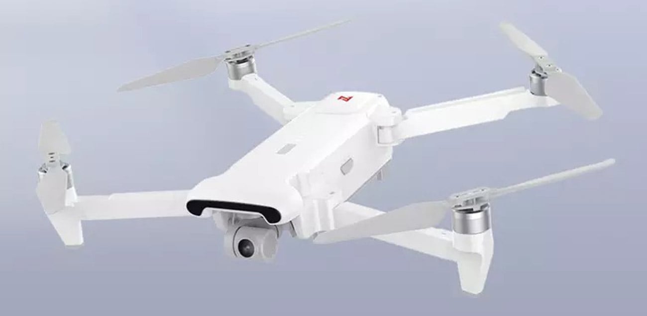 Dron FIMI X8 SE 2022 - Widok od przodu pod kątem