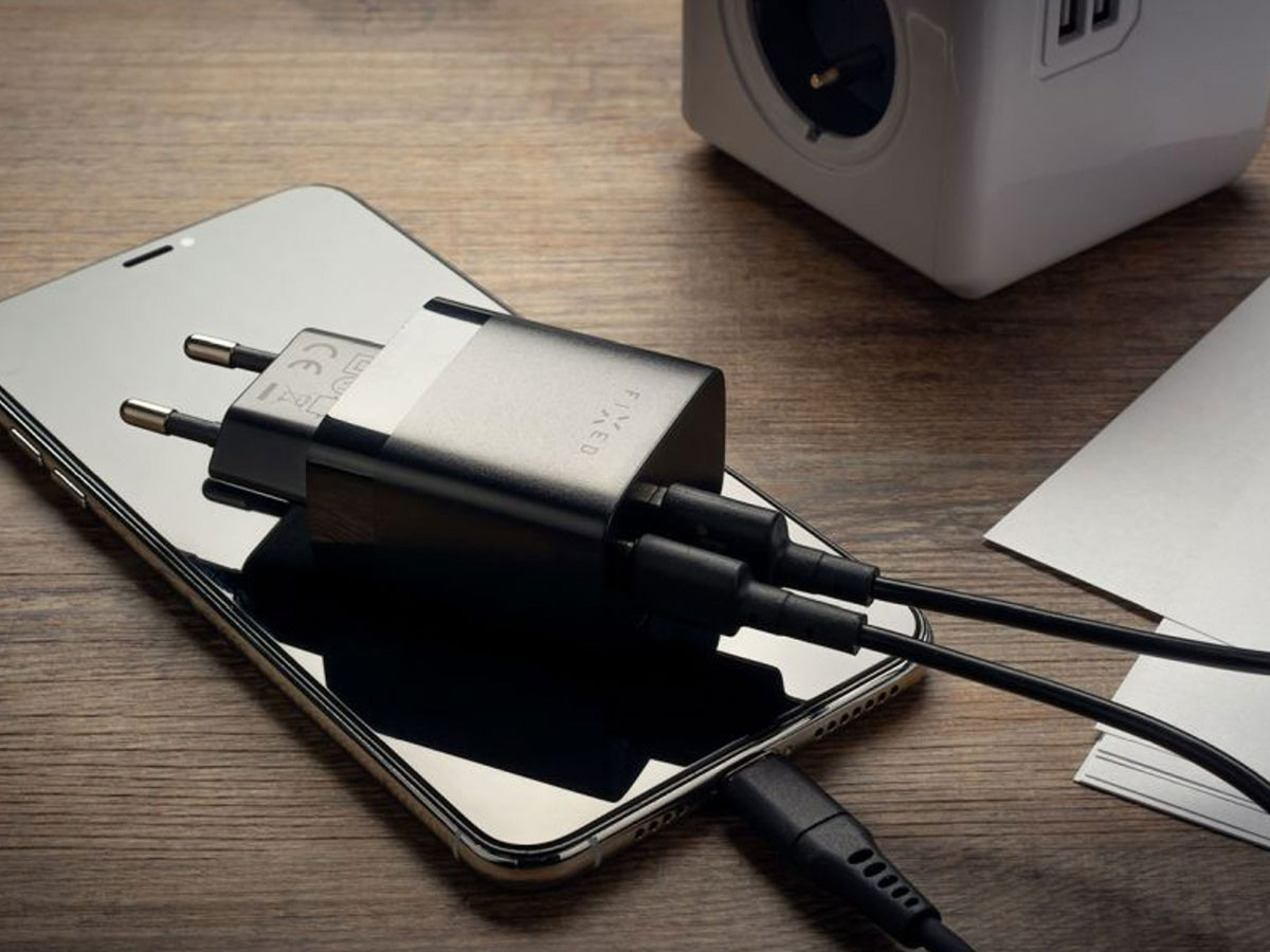 FIXED Ładowarka sieciowa 230W 1xUSB-A + kabel USB-C 1m biały