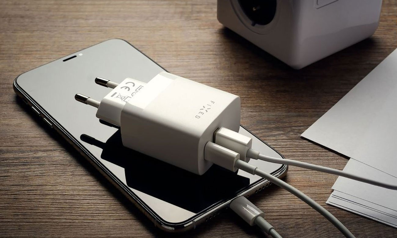 FIXED Ładowarka sieciowa 230W 1xUSB-A + kabel USB-C 1m biały