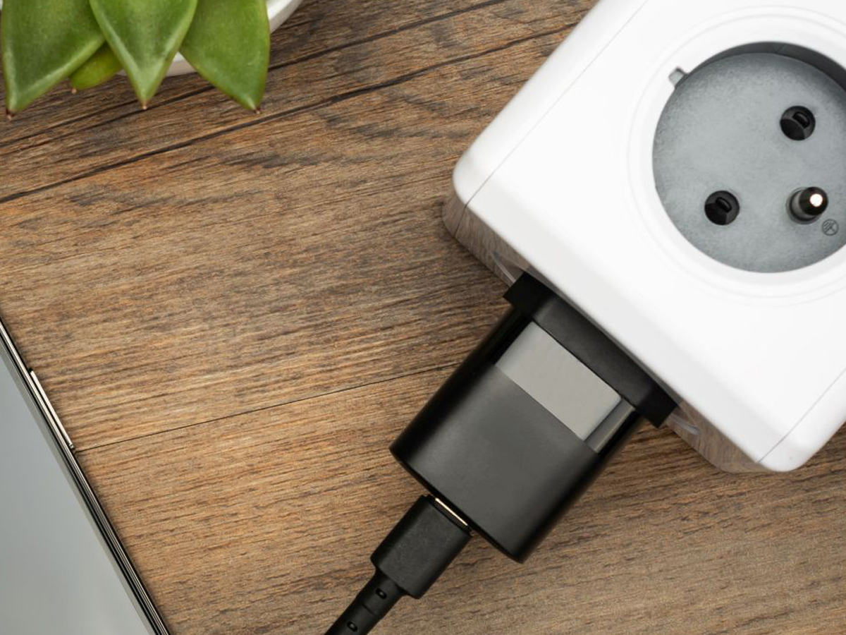 FIXED	Travel Charger 30 W