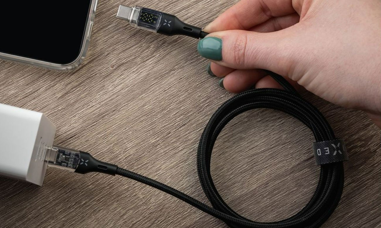 FIXED Kabel USB-C/USB-C z ekranem 2m PD 100W czarny