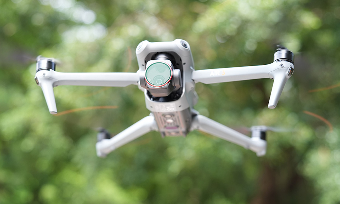 Filtr polaryzacyjny CPL Freewell do DJI Air 3 - Grafika lifestyle
