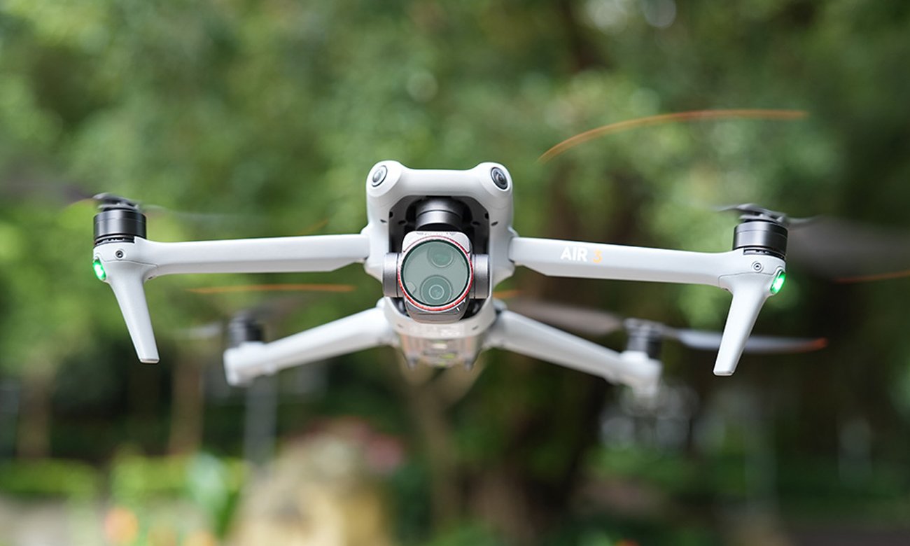Filtr polaryzacyjny CPL Freewell do DJI Air 3 - Grafika lifestyle